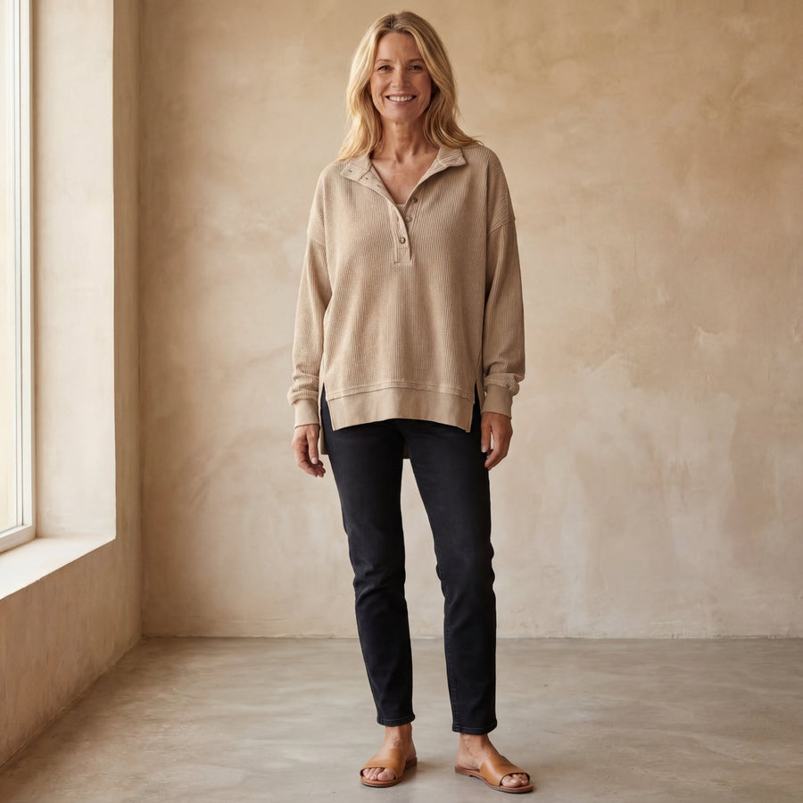 AREMIA - STYLISH HOODIE