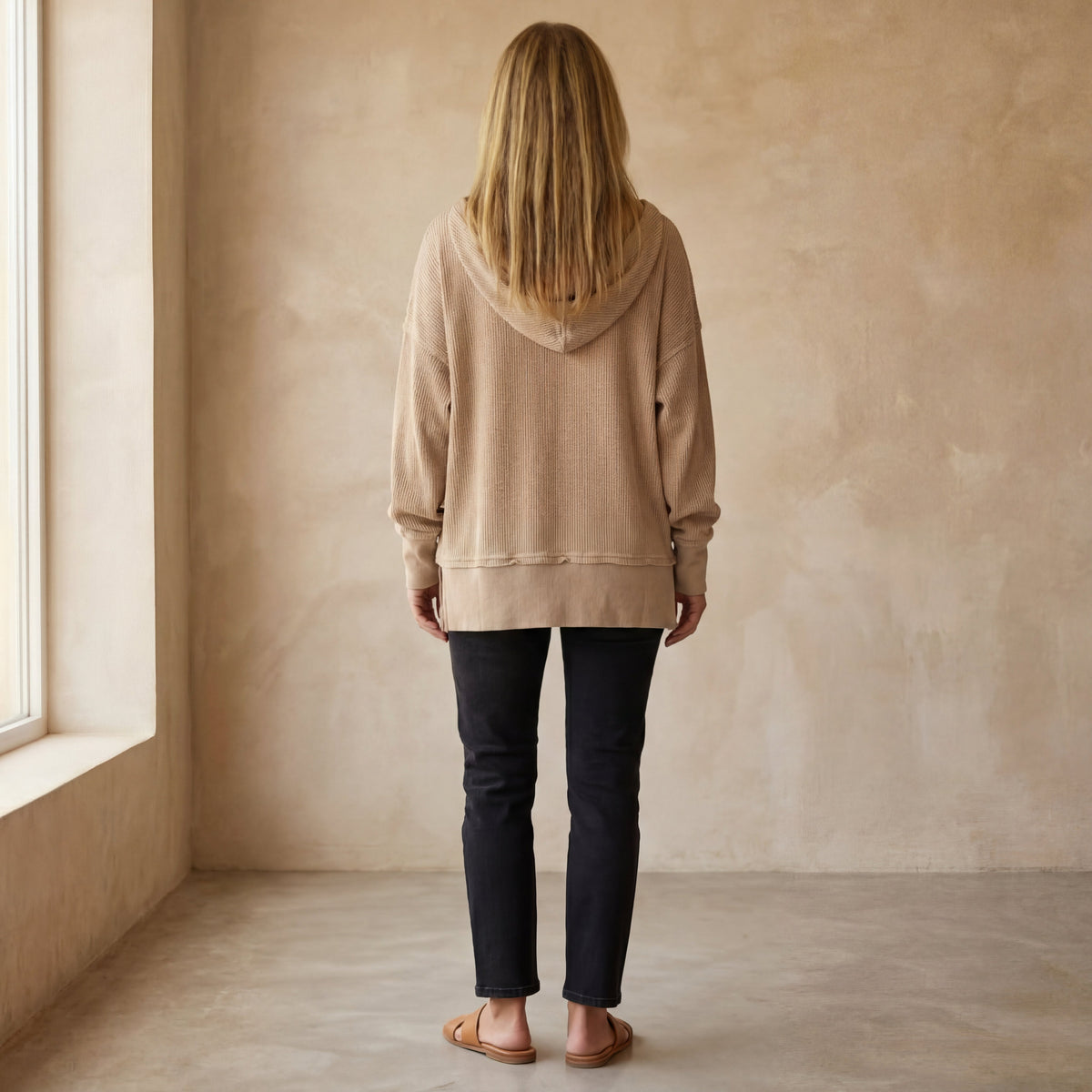 AREMIA - STYLISH HOODIE